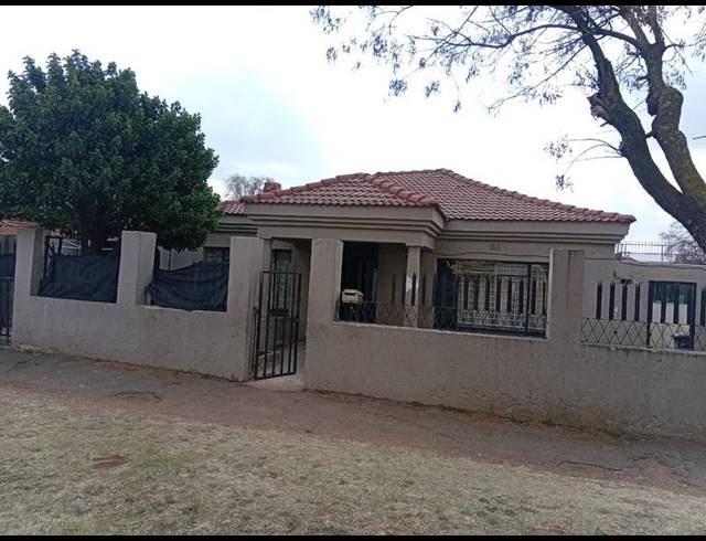 11 BEDROOM HOUSE FOR SALE IN KENILWORTH